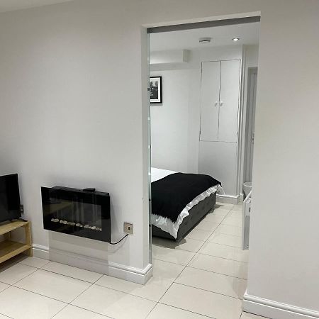 Modern 1 Bedroom Holiday Apartment In Southminster Eksteriør billede