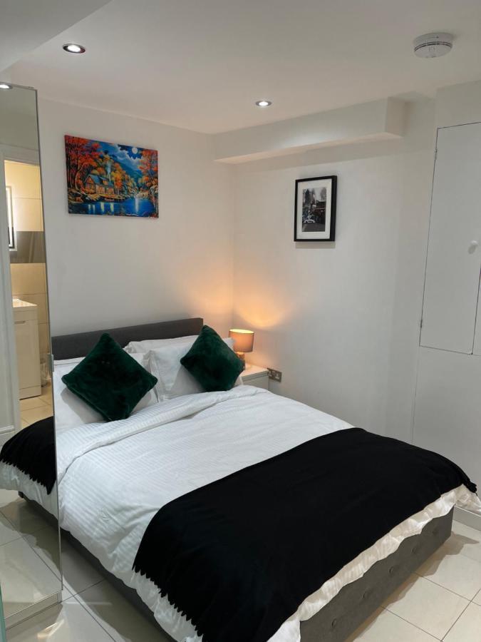 Modern 1 Bedroom Holiday Apartment In Southminster Eksteriør billede
