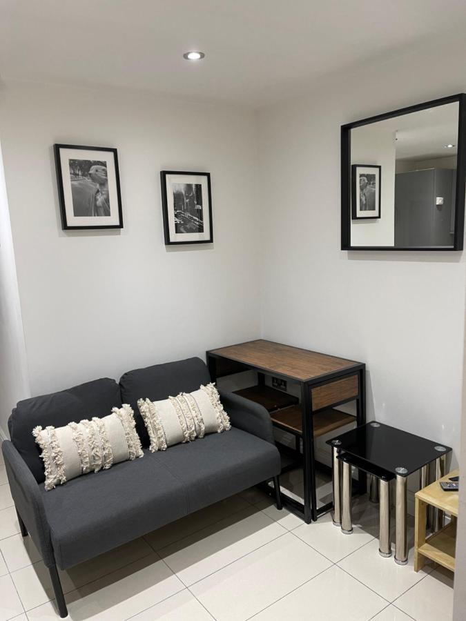 Modern 1 Bedroom Holiday Apartment In Southminster Eksteriør billede