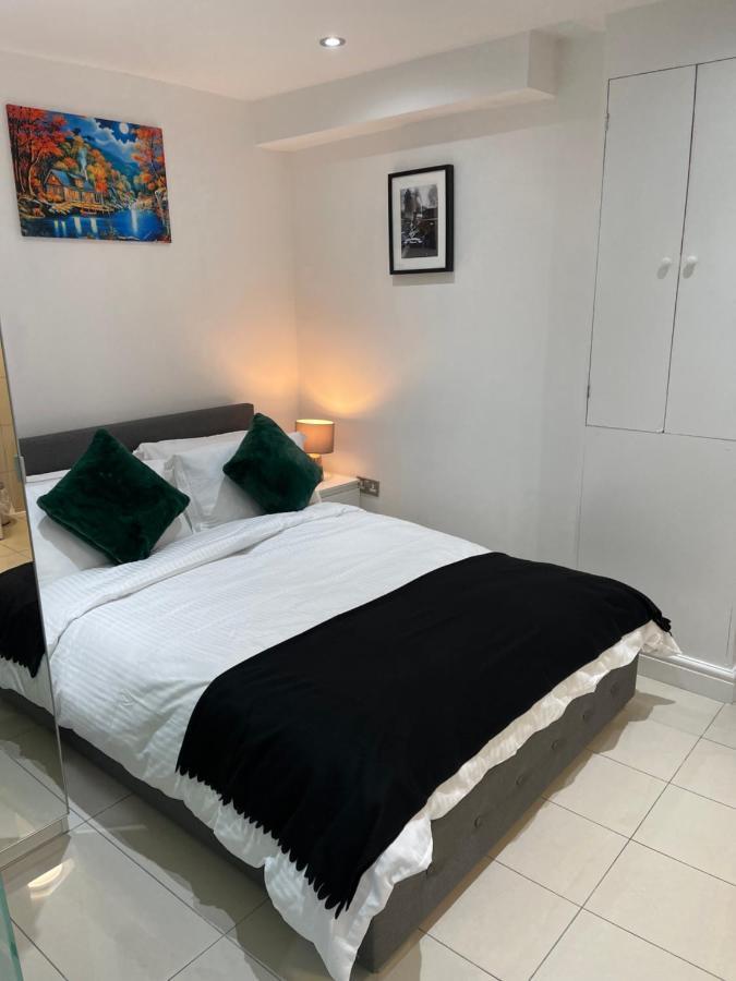 Modern 1 Bedroom Holiday Apartment In Southminster Eksteriør billede