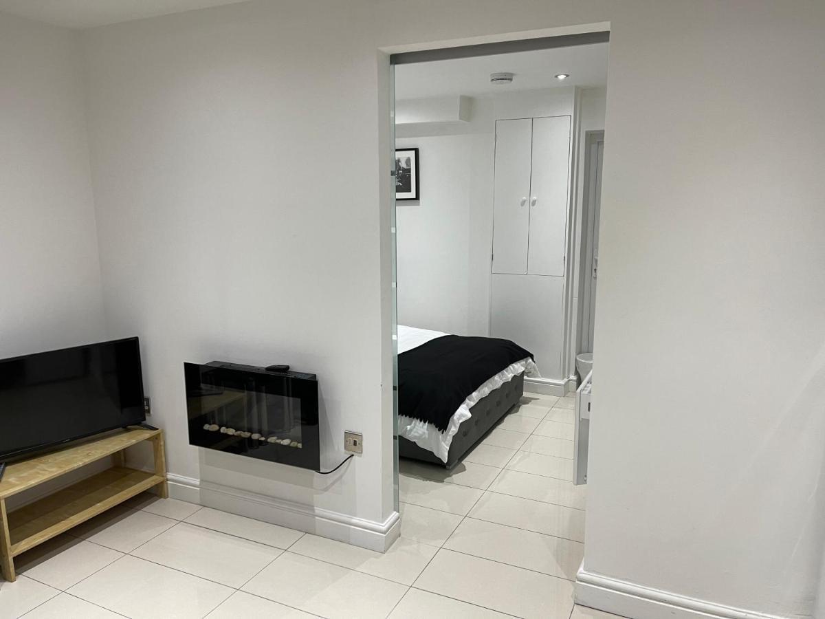 Modern 1 Bedroom Holiday Apartment In Southminster Eksteriør billede