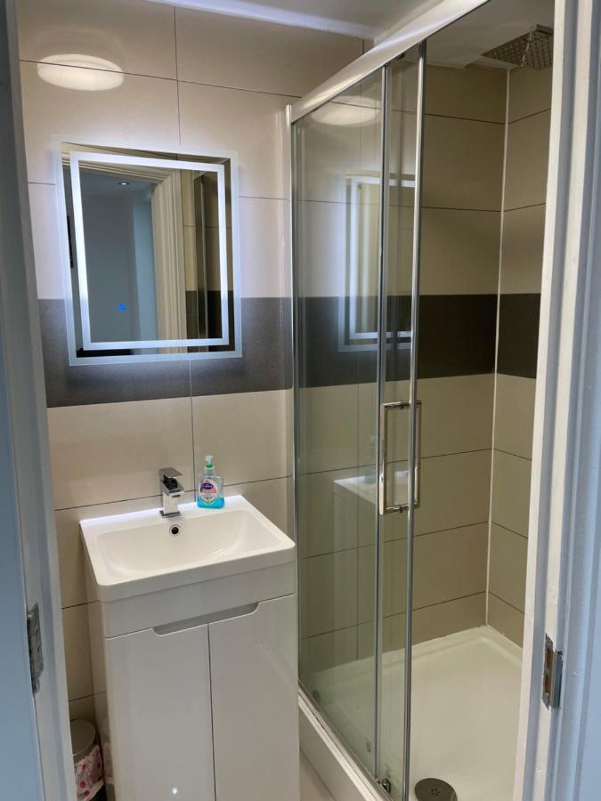 Modern 1 Bedroom Holiday Apartment In Southminster Eksteriør billede